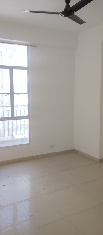 Room in 2 BHK Apartment at Signature Global Signum 107, Sector 107 – for Rent
