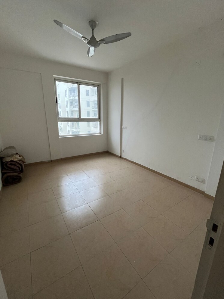 Room, international airport road 2 Bedroom 1250 Sq.Ft. Apartment In International Airport Road Zirakpur 9622196