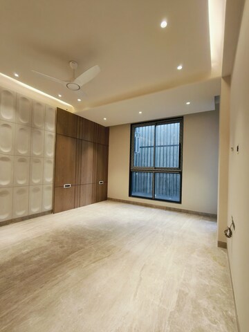 Room in 4 BHK Builder Floor at Sushant Lok I – for Sale