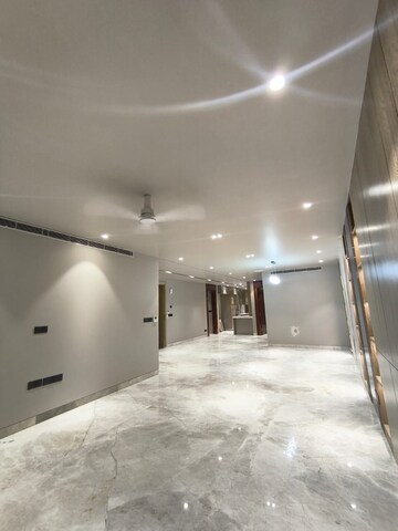 Room in 4 BHK Builder Floor at Sector 55 – for Sale