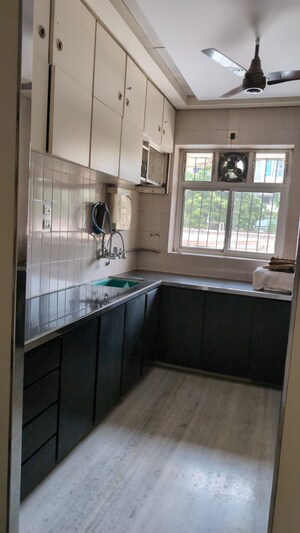 2 BHK Apartment For Rent in Dadar West