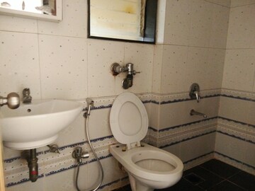 Bathroom in 2 BHK Apartment at Dosti Acres Aster, Wadala East – for Sale