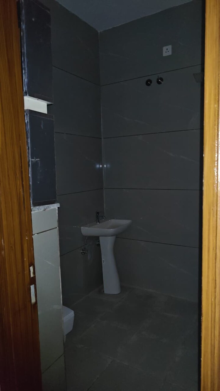 Bathroom, kharar landran road 4 Bedroom 2800 Sq.Ft. Apartment In Kharar Landran Road Mohali 9622561