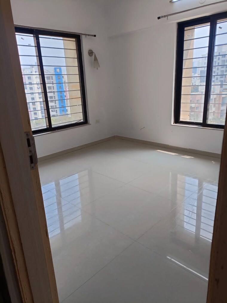 Room, patil nagar 3 Bedroom 1300 Sq.Ft. Apartment In Patil Nagar Pune 9622598