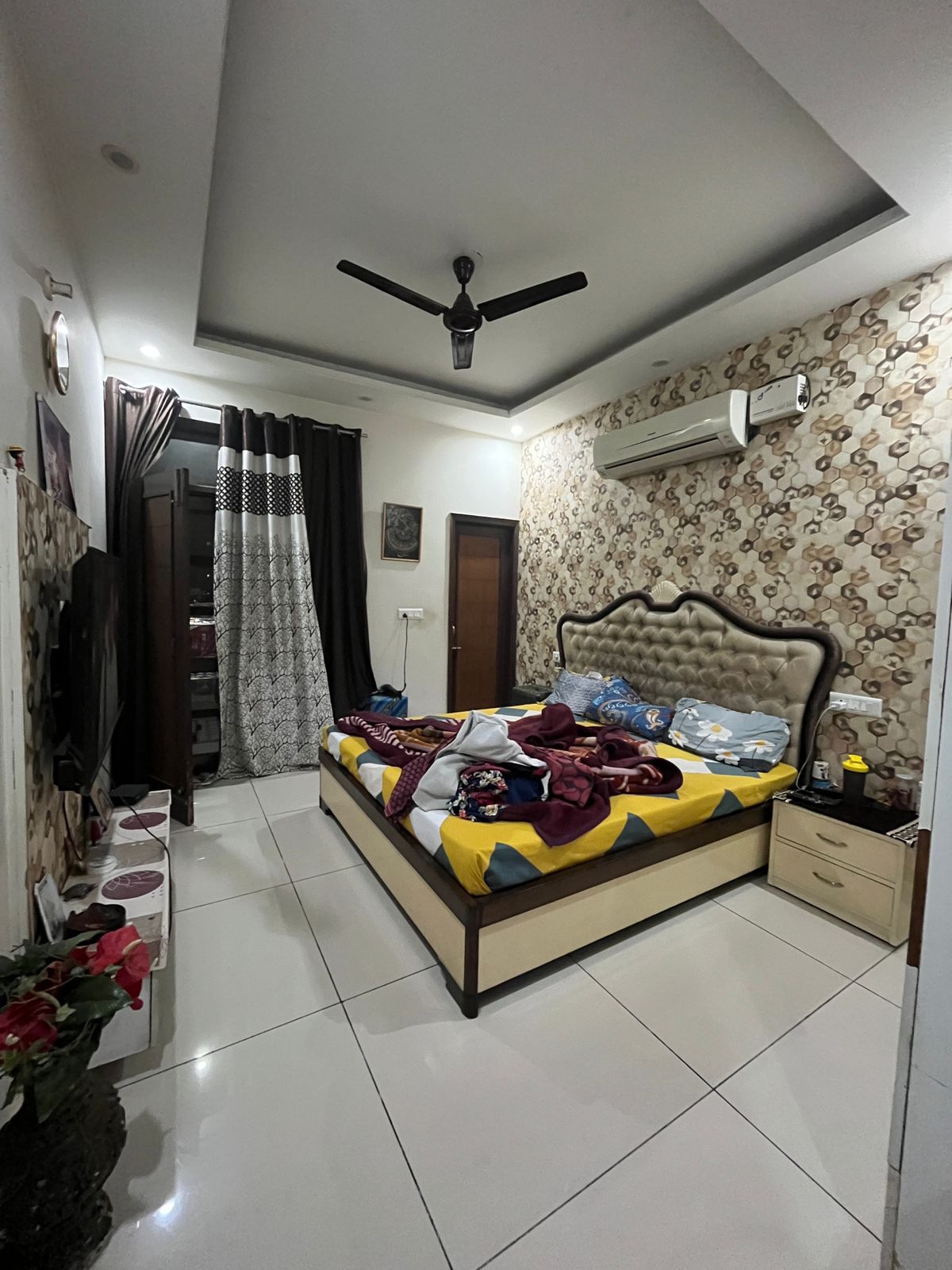 3 BHK + Pooja Room Apartment For Rent in Royale Gardens Premium
