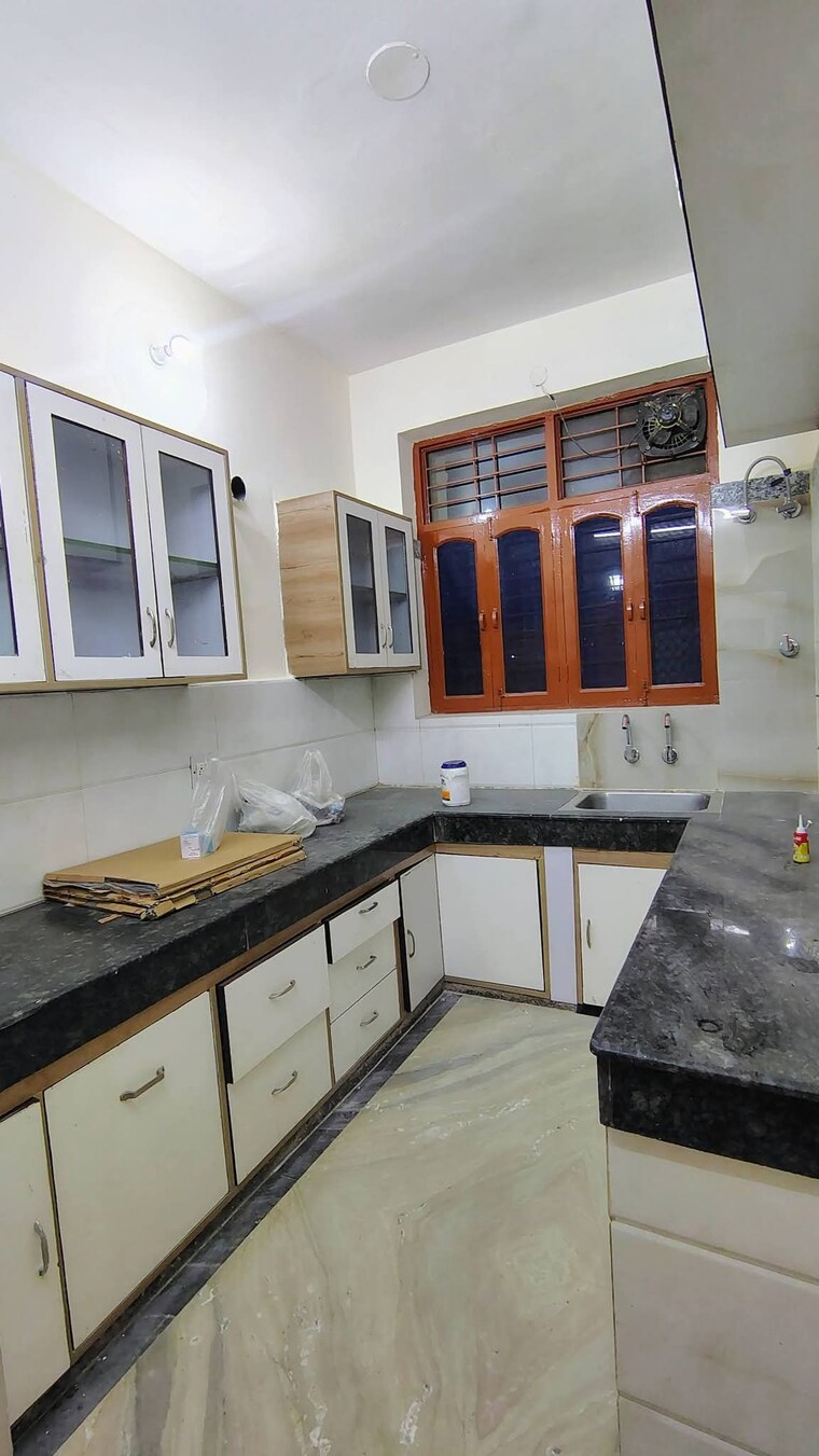 Kitchen, saket 3 Bedroom 1500 Sq.Ft. Builder Floor In Saket Delhi 9622601