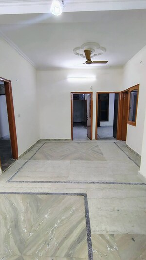 Room in 3 BHK Builder Floor at Saket – for Rent