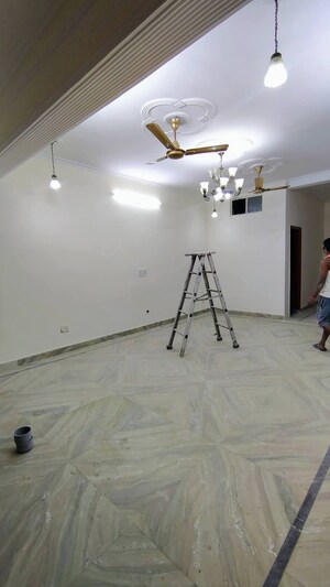 Room in 3 BHK Builder Floor at Saket – for Rent