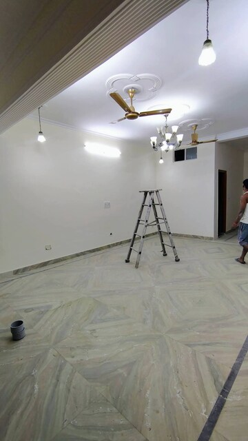 Room in 3 BHK Builder Floor at Saket – for Rent