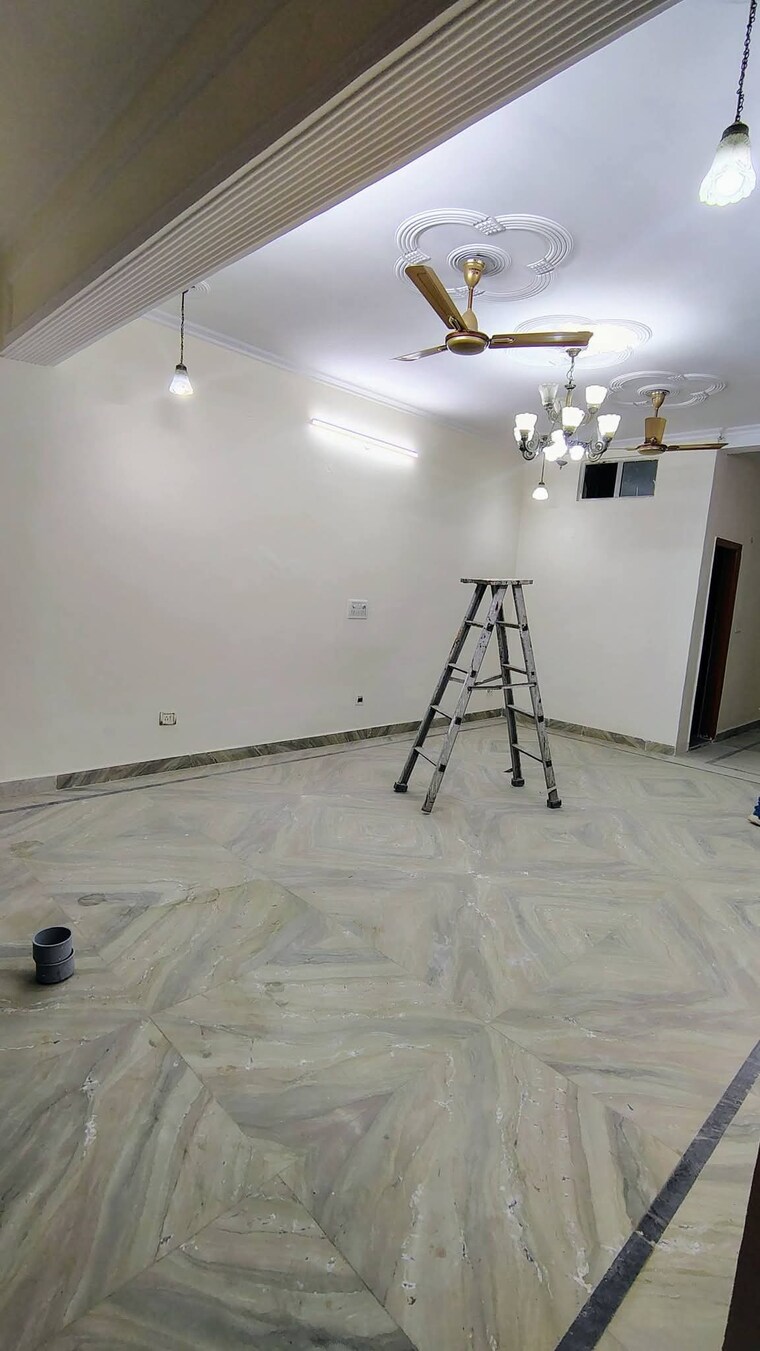 Room, saket 3 Bedroom 1500 Sq.Ft. Builder Floor In Saket Delhi 9622601