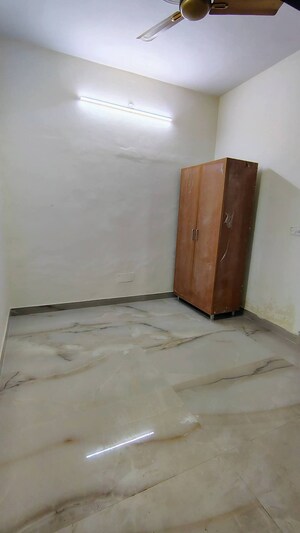 Room in 3 BHK Builder Floor at Saket – for Rent