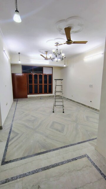 Room in 3 BHK Builder Floor at Saket – for Rent