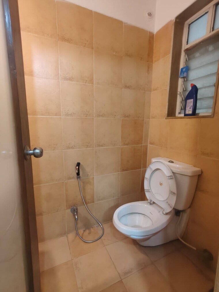 Bathroom, rohan-seher 3.5 Bedroom 2700 Sq.Ft. Apartment In Baner Pune 9622592