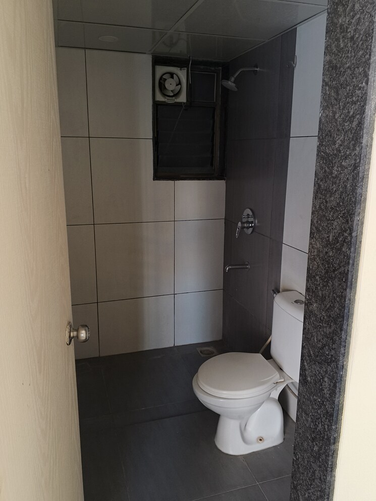 Bathroom, chaphalkar-elina-living 3 Bedroom 1500 Sq.Ft. Apartment In Mohammadwadi Pune 9622611