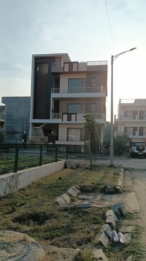 3 BHK Builder Floor For Rent in Sector 66 B