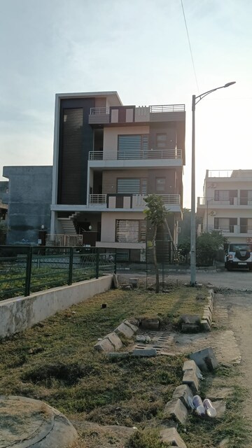 3 BHK Builder Floor For Rent in Sector 66 B