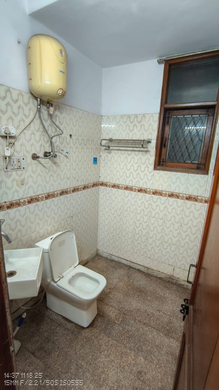 Bathroom, khirki extension 2 Bedroom 1000 Sq.Ft. Builder Floor In Khirki Extension Delhi 9622609