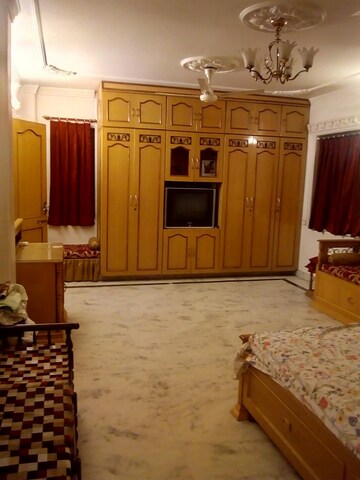 Bedroom in 2 BHK Builder Floor at Jangpura – for Rent