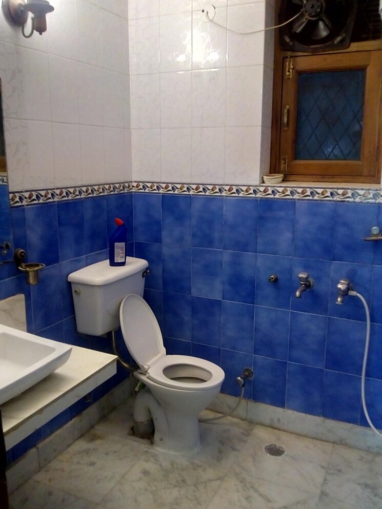 Attached Bathroom, jangpura 2 Bedroom 2000 Sq.Ft. Builder Floor In Jangpura Delhi 9622619