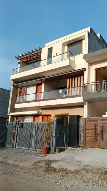 2 BHK Builder Floor For Rent in Sector 66 B