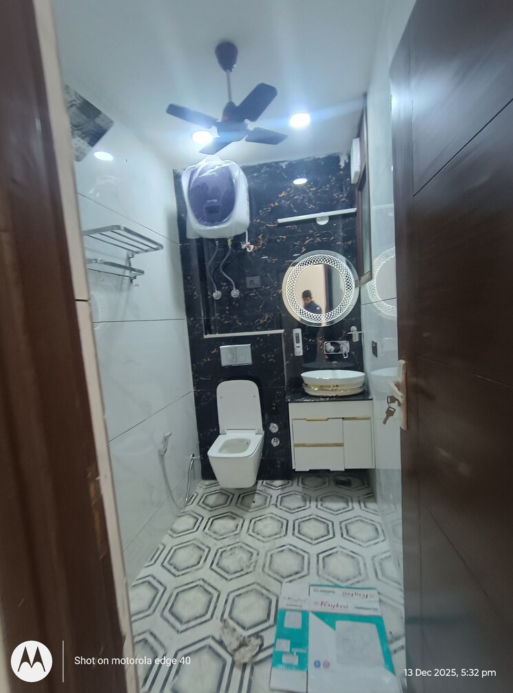  Parking, malviya nagar 4 Bedroom 125 Sq.Yd. Builder Floor In Malviya Nagar Delhi 9622620