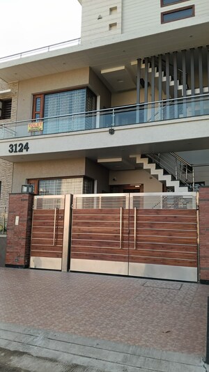 2 BHK Builder Floor For Rent in Sector 66 B