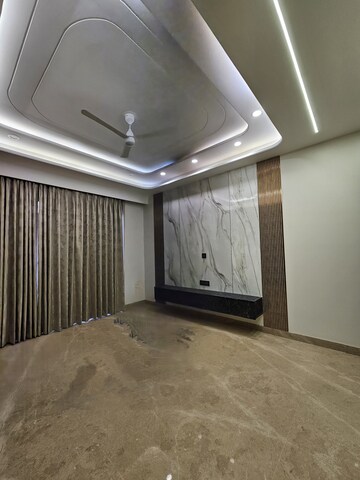 Room in 4 BHK Builder Floor at Ansal Api Versalia 2, Sector 67a – for Sale