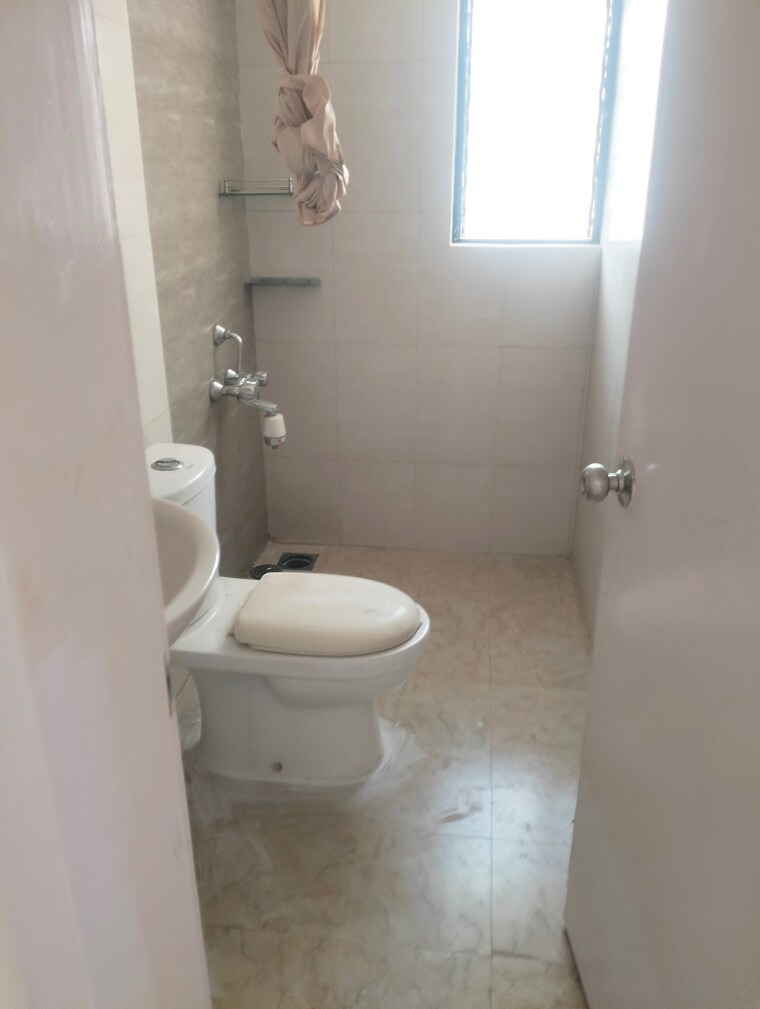 Bathroom, raheja-vistas-phase-1 2 Bedroom 801 Sq.Ft. Apartment In Mohammadwadi Pune 9622675