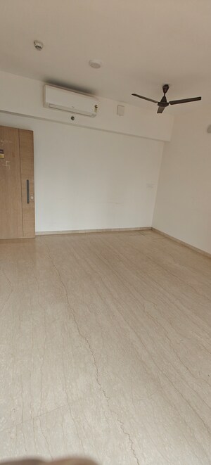 Room in 2 BHK Apartment at Lodha Vista, Lower Parel – for Rent