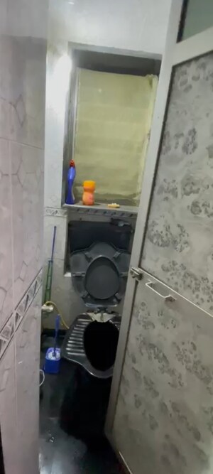 Attached Bathroom in 1 BHK Apartment at Matunga West – for Rent