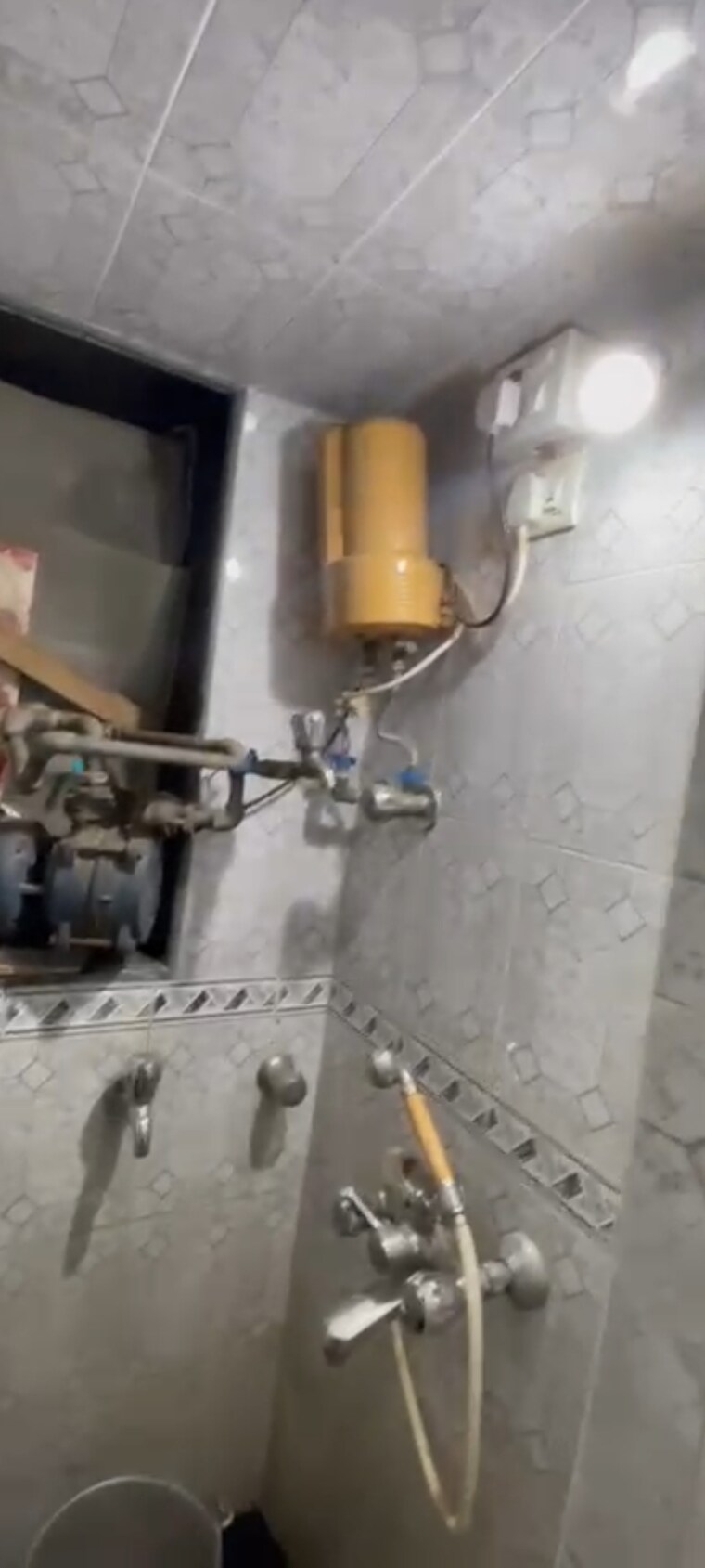 Bathroom, matunga west 1 Bedroom 480 Sq.Ft. Apartment In Matunga West Mumbai 9622689