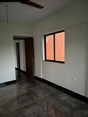 Room in 2 BHK Apartment at Bandra West – for Rent