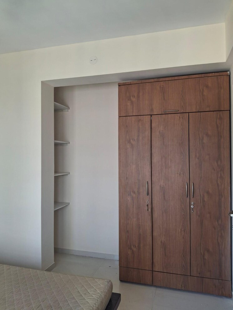 Room, dadar west 2 Bedroom 730 Sq.Ft. Apartment In Dadar West Mumbai 9622703