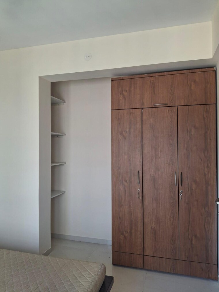 Room, dadar west 2 Bedroom 730 Sq.Ft. Apartment In Dadar West Mumbai 9622703