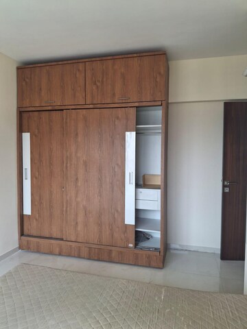 Room in 2 BHK Apartment at Dadar West – for Rent