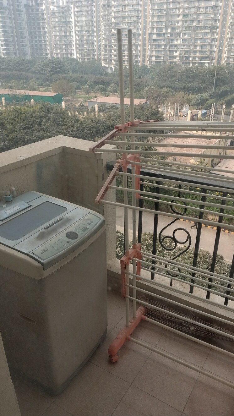 Balcony, emaar-emerald-estate 3.5 Bedroom 1350 Sq.Ft. Apartment In Sector 65 Gurgaon 9622739