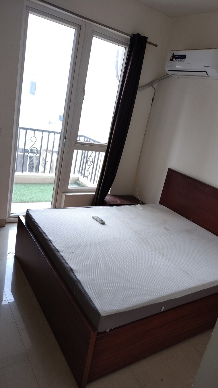 Master Bedroom, emaar-emerald-estate 3.5 Bedroom 1350 Sq.Ft. Apartment In Sector 65 Gurgaon 9622739