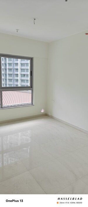 Room in 2 BHK Apartment at Kalpataru Immensa, Kolshet Road – for Sale