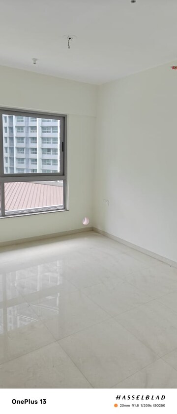 Room in 2 BHK Apartment at Kalpataru Immensa, Kolshet Road – for Sale