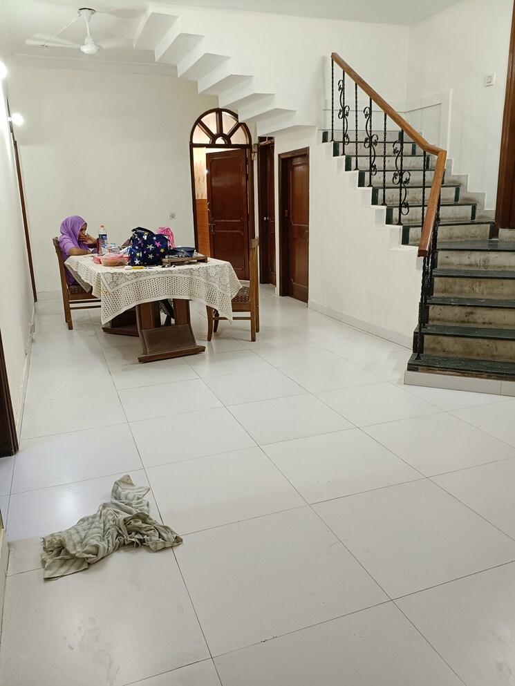 Living Room, new friends colony 4 Bedroom 500 Sq.Yd. Builder Floor In New Friends Colony Delhi 9622728