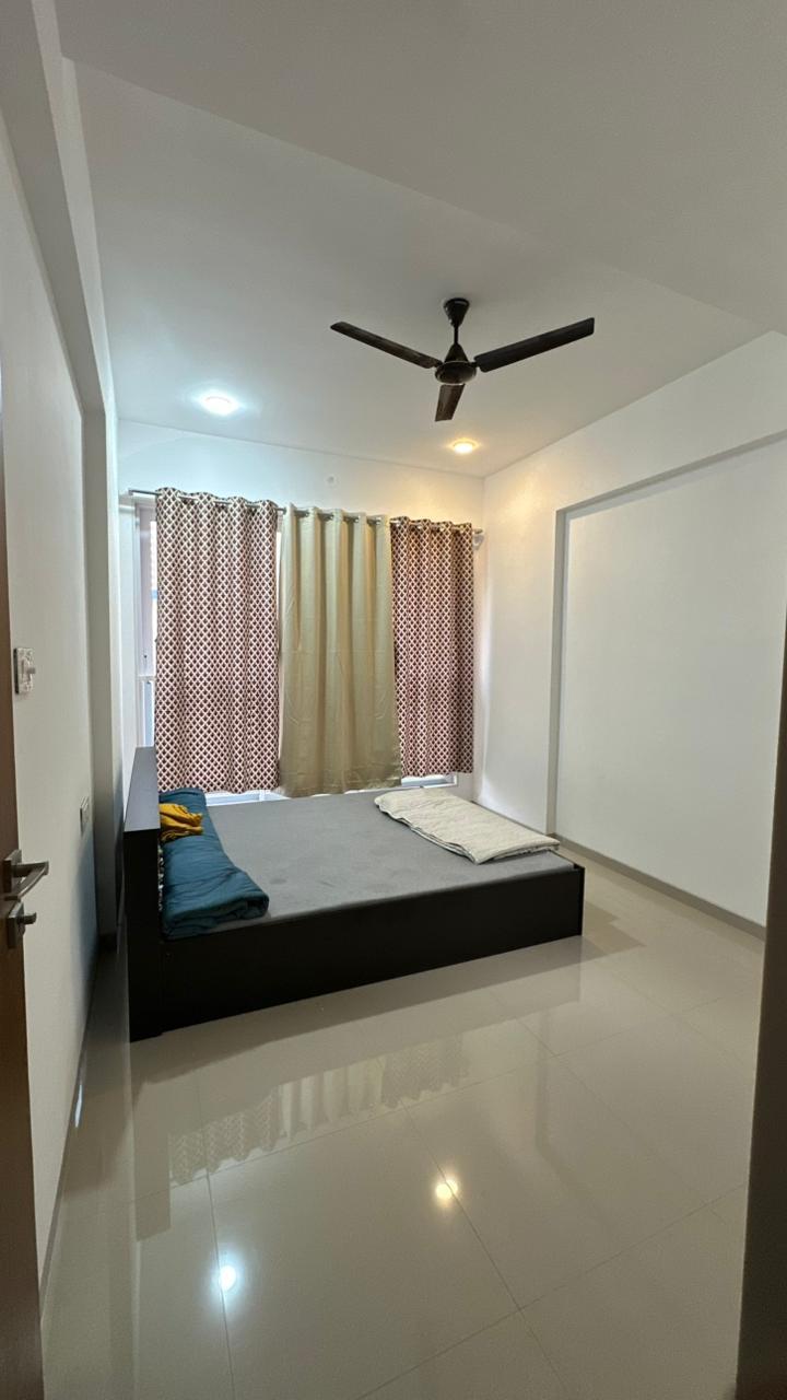 2 BHK + Extra Room Apartment For Rent in Dadar Chsl