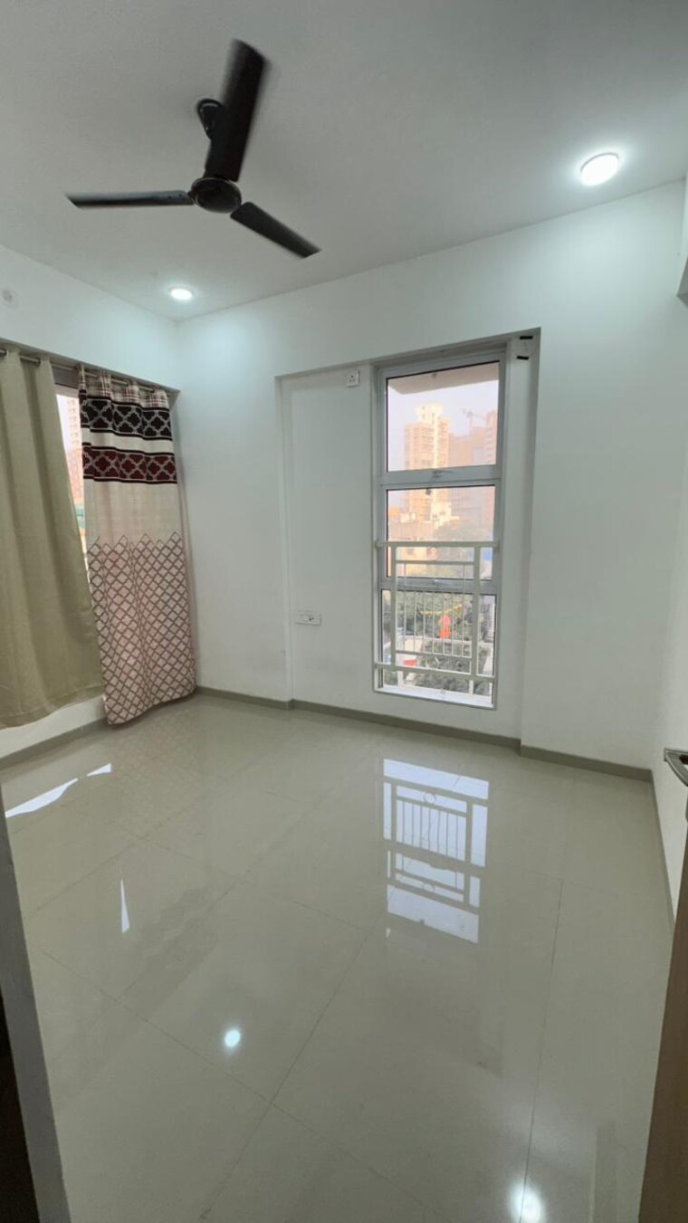 Room, dadar west 2 Bedroom 667 Sq.Ft. Apartment In Dadar West Mumbai 9622721