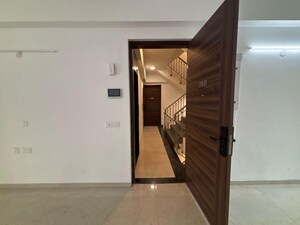 Room in 3 BHK Apartment at Smart World Orchard, Sector 61 – for Rent