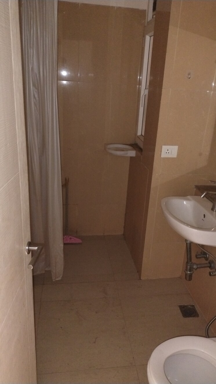 Attached Bathroom, emaar-emerald-estate 3.5 Bedroom 1350 Sq.Ft. Apartment In Sector 65 Gurgaon 9622739