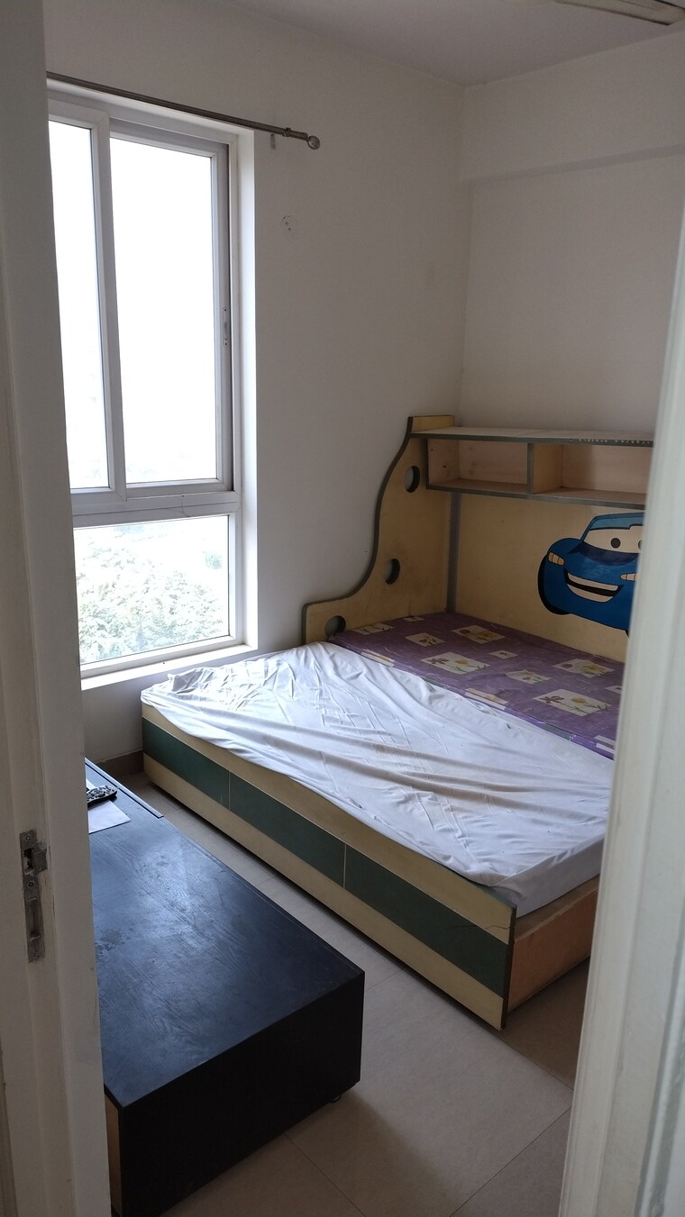 Bedroom, emaar-emerald-estate 3.5 Bedroom 1350 Sq.Ft. Apartment In Sector 65 Gurgaon 9622739