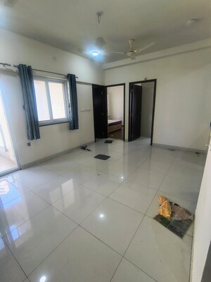 Room in 2 BHK Apartment at Puravankara Silversands, Mundhwa – for Rent