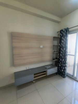 Room in 2 BHK Apartment at Puravankara Silversands, Mundhwa – for Rent