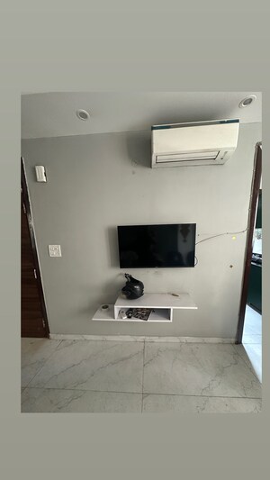 Room in 1 BHK Apartment at Sushant Lok 3, Sector 57 – for Rent