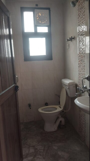Bathroom in 2.5 BHK Builder Floor at Mayur Vihar – for Rent