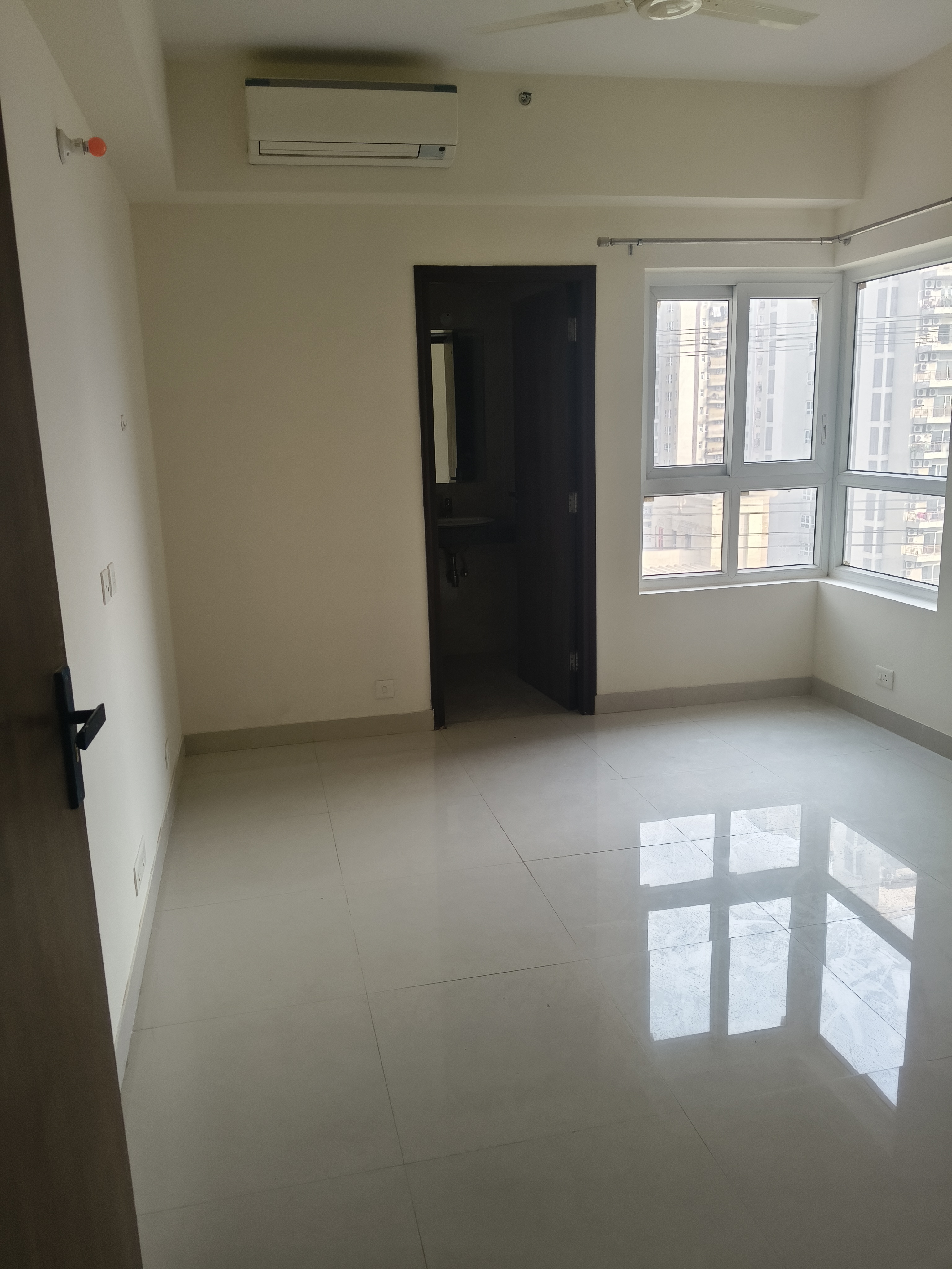 3 BHK + Servant Room Apartment For Rent in Adani Oyster Grande Phase 2